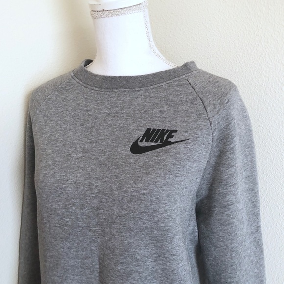 Nike Tops - Nike Sweatshirt